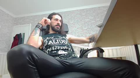 Snapshot of axelcolton chatting on December 21, 2024, 6:09 am AxelColton online show from December 21, 2024, 6:09 am