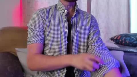 Snapshot of axelg_rose chatting on January 27, 2025, 3:39 pm online show from January 27, 2025, 3:39 pm