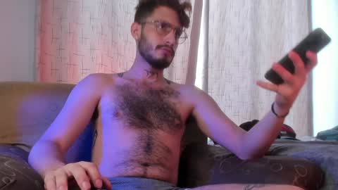 Snapshot of axelg_rose chatting on February 2, 2025, 7:04 pm online show from February 2, 2025, 7:04 pm