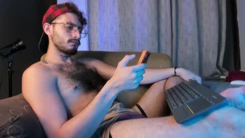 Snapshot of axelg_rose chatting on February 11, 2025, 1:52 am online show from February 11, 2025, 1:52 am