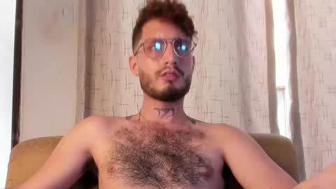 Snapshot of axelg_rose chatting on February 22, 2025, 7:36 pm online show from February 22, 2025, 7:36 pm