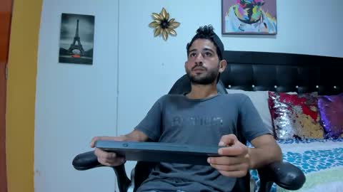 Snapshot of axell_aroon_22 chatting on October 26, 2025, 2:50 am AXELL online show from October 26, 2025, 2:50 am