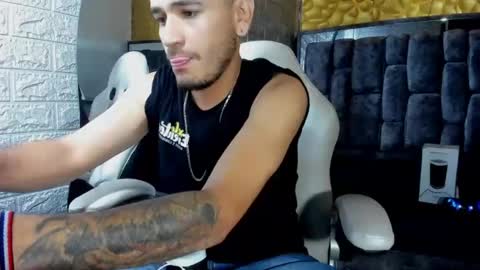 Snapshot of axell_cross2 chatting on March 2, 2025, 6:16 am Axell Cross2 online show from March 2, 2025, 6:16 am