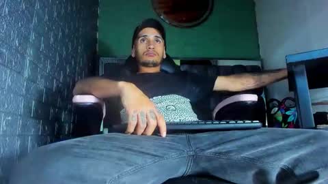 Axell Cross2 online show from March 18, 2026, 2:04 am