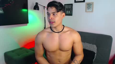 Snapshot of axell_dior chatting on June 13, 2026, 12:36 pm axell online show from June 13, 2026, 12:36 pm