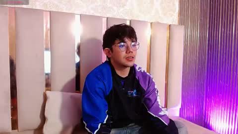 axelnoir_tay online show from May 25, 2026, 3:23 am