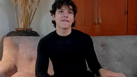 Axel Raven online show from October 16, 2025, 7:37 pm