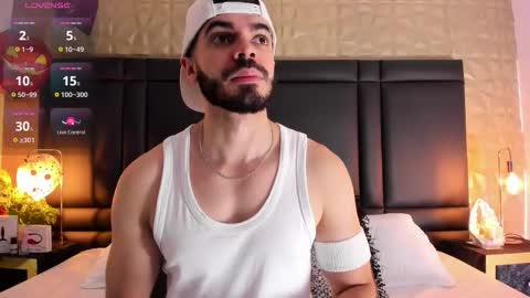 Axel Thompsom online show from October 21, 2025, 11:22 am