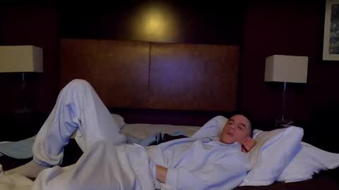 Axl online show from December 8, 2024, 12:18 am