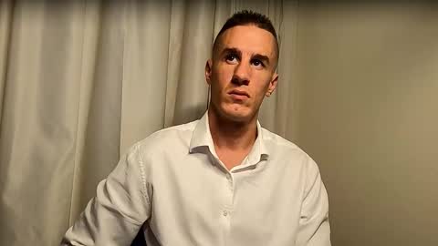 Axl online show from September 12, 2025, 6:41 pm