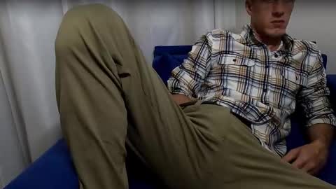 Axl online show from September 21, 2025, 12:01 am