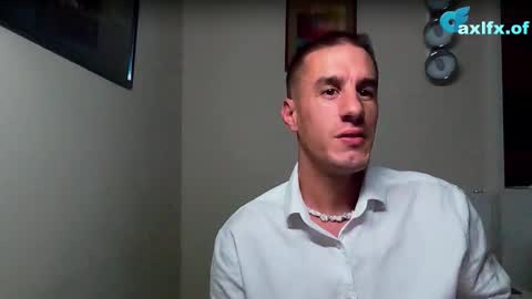 Axl online show from October 13, 2025, 6:52 pm