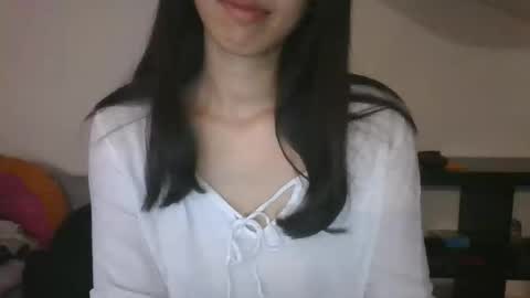 axue online show from October 3, 2025, 9:23 pm