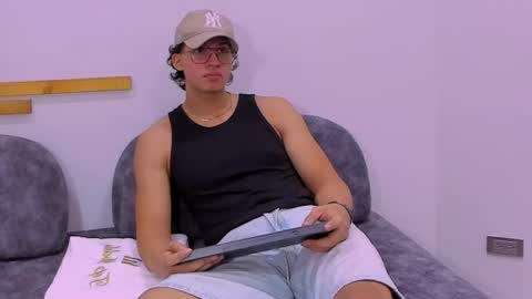 Axxel online show from April 1, 2026, 8:17 pm