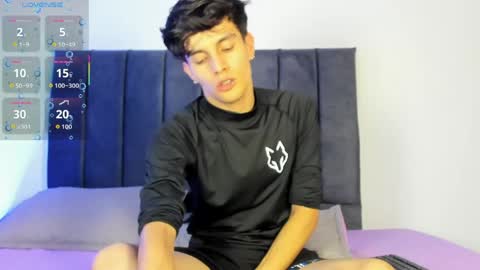 Snapshot of axxxel_twink chatting on April 3, 2026, 1:47 am Axxxel online show from April 3, 2026, 1:47 am