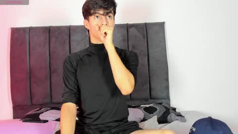 Snapshot of axxxel_twink chatting on April 16, 2026, 1:50 am Axxxel online show from April 16, 2026, 1:50 am