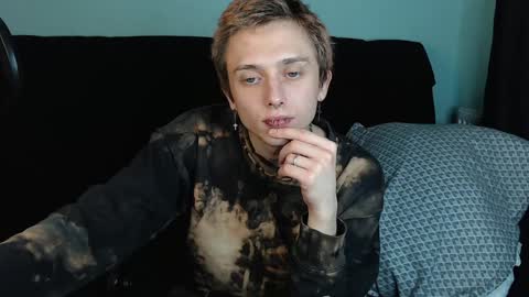 Ian skinny Slawa online show from December 4, 2024, 4:38 pm