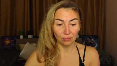 Snapshot of ay_kiss_jully chatting on January 18, 2026, 6:23 pm Jully online show from January 18, 2026, 6:23 pm