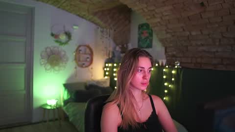 aya hitakayama  online show from February 12, 2025, 10:26 pm