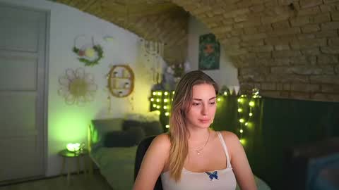 aya hitakayama  online show from February 13, 2025, 6:48 pm