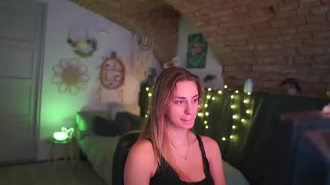 aya hitakayama  online show from February 26, 2025, 2:36 pm