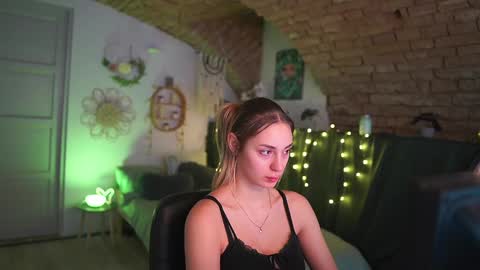 aya hitakayama  online show from March 2, 2025, 7:34 pm