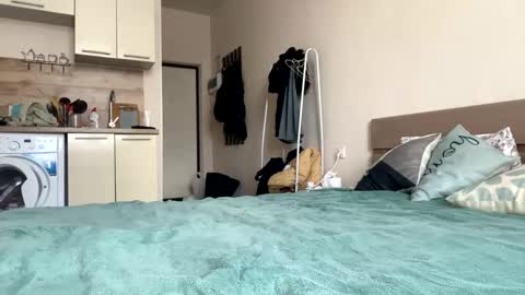 Snapshot of ayaderen chatting on February 5, 2025, 8:32 am im Aya welcome to my room online show from February 5, 2025, 8:32 am