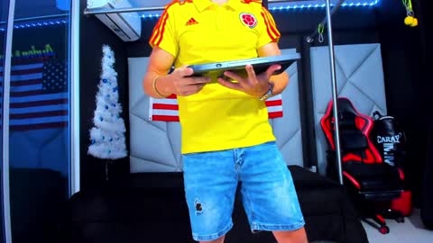 Ayden Miller online show from December 31, 2024, 1:08 pm