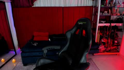 danna online show from April 28, 2026, 6:02 pm