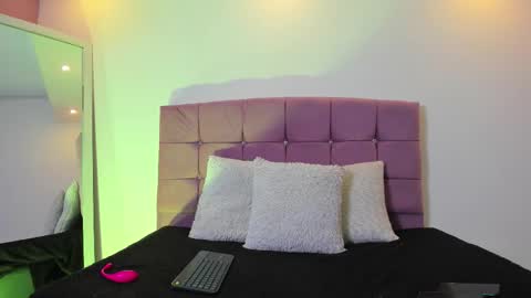 ayira_caramel online show from March 5, 2026, 12:12 pm