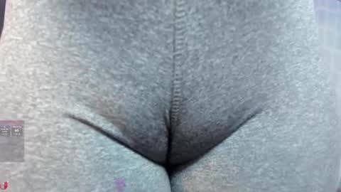 Alyda Jaramillo online show from October 9, 2025, 8:18 pm