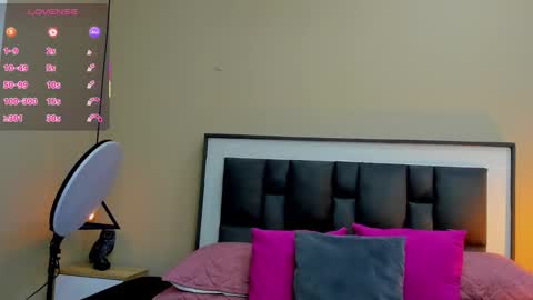 Ayla online show from September 23, 2025, 2:03 am
