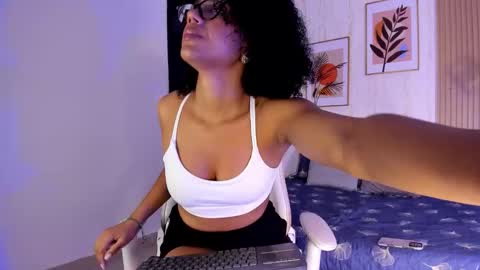 Ayleen online show from October 22, 2025, 12:27 pm