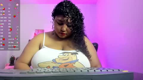 Snapshot of ayliinn_ chatting on October 17, 2025, 2:37 am Ayliinn online show from October 17, 2025, 2:37 am