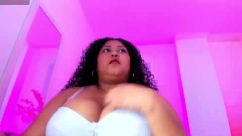 Ayliinn  online show from April 21, 2026, 1:42 am