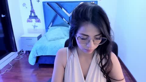 Snapshot of aylin_diazz chatting on January 13, 2025, 1:17 pm Aylin online show from January 13, 2025, 1:17 pm