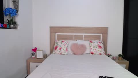 Aylin Ross online show from November 3, 2025, 8:32 pm