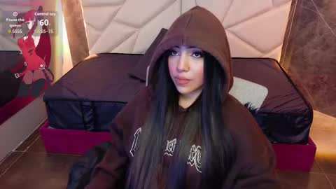 Aysel online show from October 13, 2025, 8:42 pm