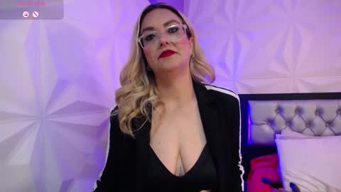 Snapshot of azaahara_ chatting on March 2, 2026, 4:03 pm Azahara online show from March 2, 2026, 4:03 pm