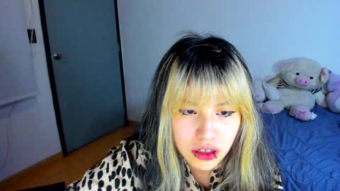 Snapshot of azu_moure chatting on January 4, 2025, 6:41 am Azu Moure online show from January 4, 2025, 6:41 am