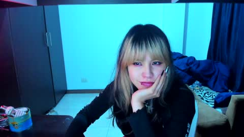 Snapshot of azu_moure chatting on January 6, 2025, 4:47 am Azu Moure online show from January 6, 2025, 4:47 am