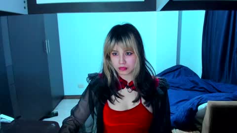 Snapshot of azu_moure chatting on January 12, 2025, 8:04 am Azu Moure online show from January 12, 2025, 8:04 am