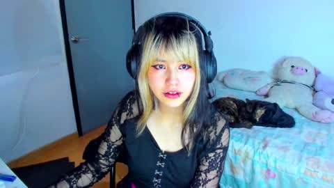 Snapshot of azu_moure chatting on January 14, 2025, 11:53 am Azu Moure online show from January 14, 2025, 11:53 am