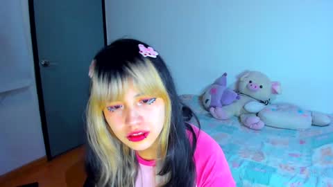 Snapshot of azu_moure chatting on January 18, 2025, 2:25 am Azu Moure online show from January 18, 2025, 2:25 am