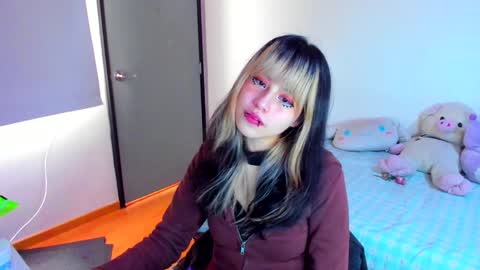 Snapshot of azu_moure chatting on January 18, 2025, 3:59 pm Azu Moure online show from January 18, 2025, 3:59 pm