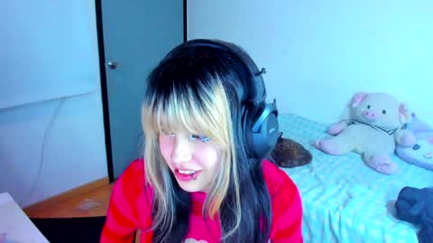 Snapshot of azu_moure chatting on January 23, 2025, 8:46 am Azu Moure online show from January 23, 2025, 8:46 am