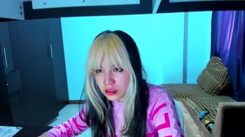 Snapshot of azu_moure chatting on February 2, 2025, 2:24 pm Azu Moure online show from February 2, 2025, 2:24 pm
