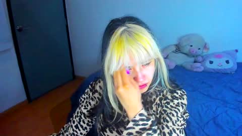 Snapshot of azu_moure chatting on February 7, 2025, 7:40 am Azu Moure online show from February 7, 2025, 7:40 am