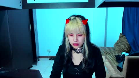 Snapshot of azu_moure chatting on February 15, 2025, 8:22 am Azu Moure online show from February 15, 2025, 8:22 am