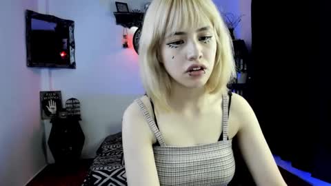 Azu Moure online show from October 10, 2025, 11:15 pm